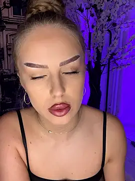 AubrieleRouj1 online show from 13, 1, 2026