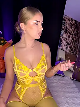 AubrieleRouj1 online show from 13, 11, 2025