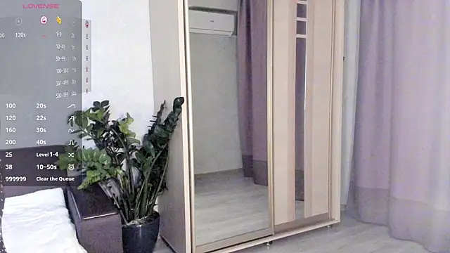 SaraShine  online show from 23, 10, 2025