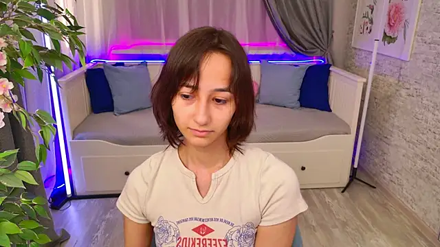EmilySwonn online show from 18, 9, 2025