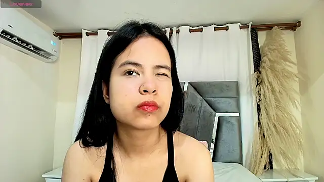 Snapshot of MiniLove_01 chatting on 22, 5, 2026 MiniLove 01 online show from 22, 5, 2026