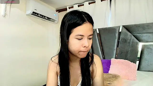 Snapshot of MiniLove_01 chatting on 25, 5, 2026 MiniLove 01 online show from 25, 5, 2026