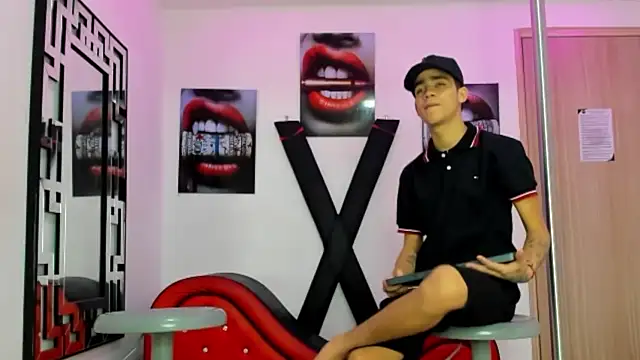 PRETTY FEM online show from 25, 10, 2025