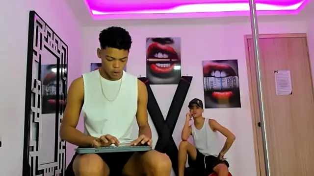 PRETTY FEM online show from 1, 11, 2025