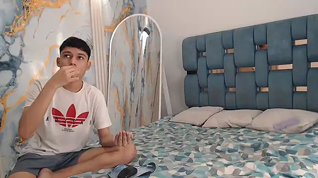 PRETTY FEM online show from 19, 4, 2026