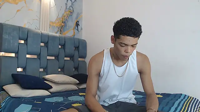 PRETTY FEM online show from 11, 2, 2026