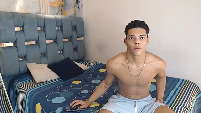 PRETTY FEM online show from 1, 4, 2026