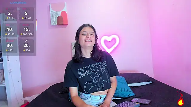 Snapshot of Georgina_Ferri_ chatting on 15, 10, 2025 Georgina Ferri online show from 15, 10, 2025