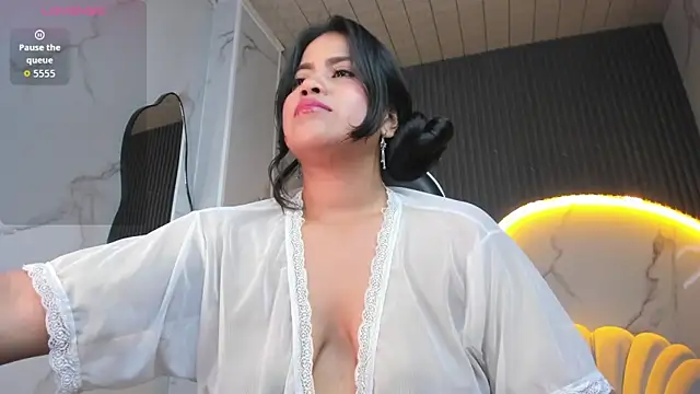 Snapshot of Victoria_b_ chatting on 30, 10, 2025 Victoria b online show from 30, 10, 2025