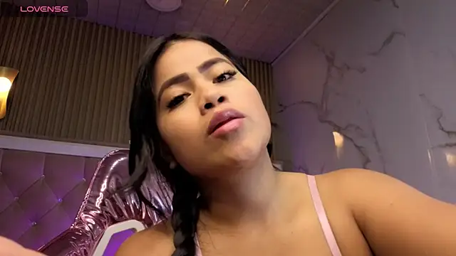 Snapshot of Victoria_b_ chatting on 4, 12, 2025 Victoria b online show from 4, 12, 2025