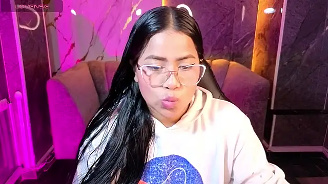 Snapshot of Victoria_b_ chatting on 30, 10, 2025 Victoria b online show from 30, 10, 2025