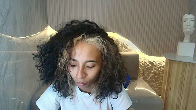 Snapshot of Agnis_ink_r chatting on 28, 10, 2025 Agnis ink r online show from 28, 10, 2025