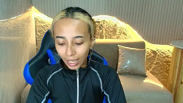 Snapshot of Agnis_ink_r chatting on 12, 11, 2025 Agnis ink r online show from 12, 11, 2025