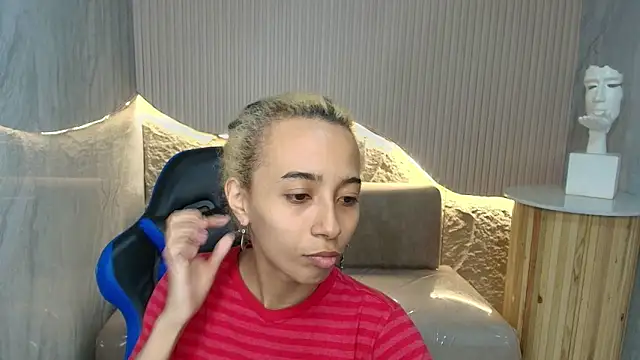 Snapshot of Agnis_ink_r chatting on 13, 11, 2025 Agnis ink r online show from 13, 11, 2025