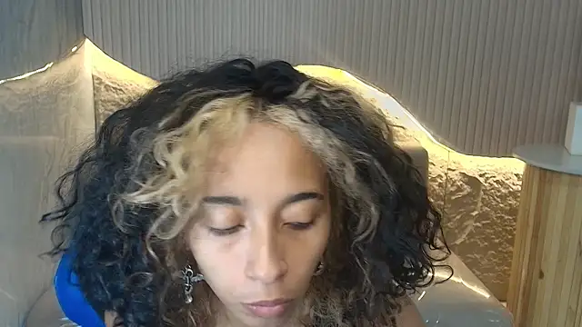 Snapshot of Agnis_ink_r chatting on 27, 10, 2025 Agnis ink r online show from 27, 10, 2025