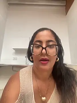 Snapshot of Jessyivonne chatting on 17, 10, 2025 Jessyivonne online show from 17, 10, 2025