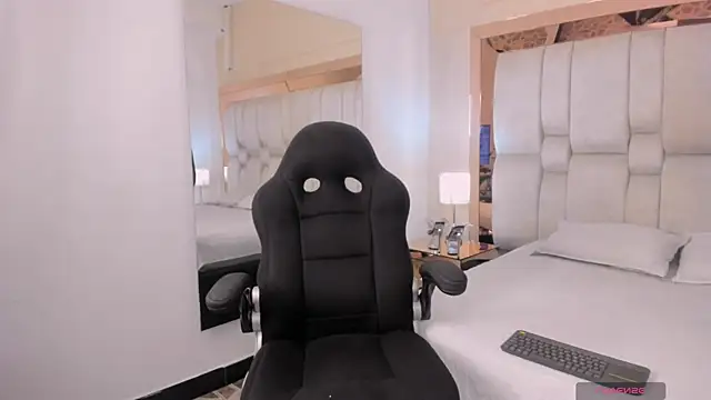 REINA ADAHARA online show from 26, 3, 2026