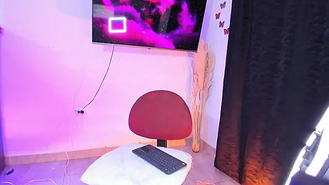 REINA ADAHARA online show from 1, 12, 2025