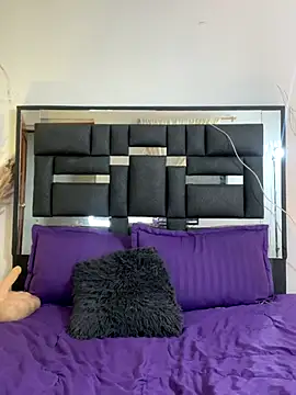 REINA ADAHARA online show from 18, 11, 2025