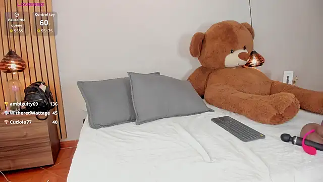 Snapshot of REINA_ADAHARA chatting on 4, 7, 2026 REINA ADAHARA online show from 4, 7, 2026