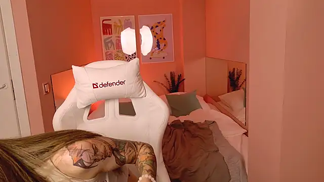 MiaGraham1 online show from 11, 10, 2025