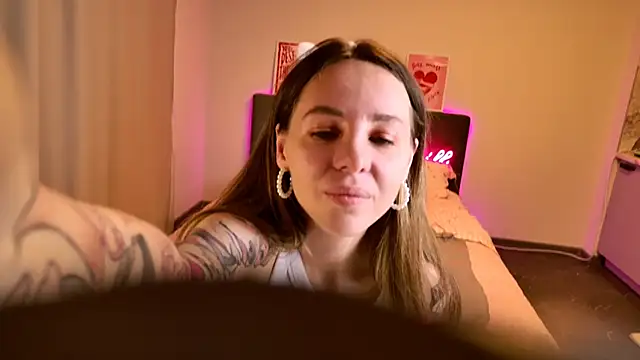 MiaGraham1 online show from 3, 6, 2026