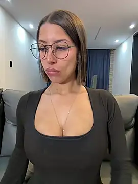 Snapshot of luvely chatting on 3, 7, 2026 luvely online show from 3, 7, 2026