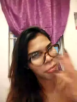 Snapshot of dianne_swift chatting on 27, 4, 2026 dianne swift online show from 27, 4, 2026