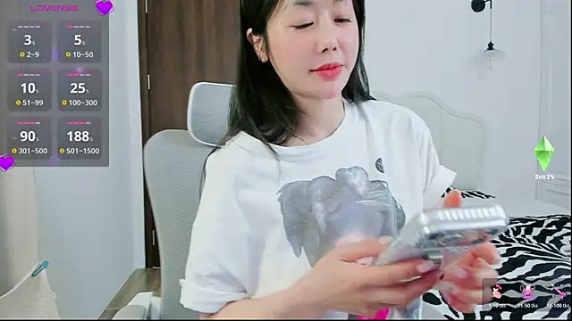 Snapshot of strawberry-ni chatting on 27, 11, 2025 strawberry-ni online show from 27, 11, 2025