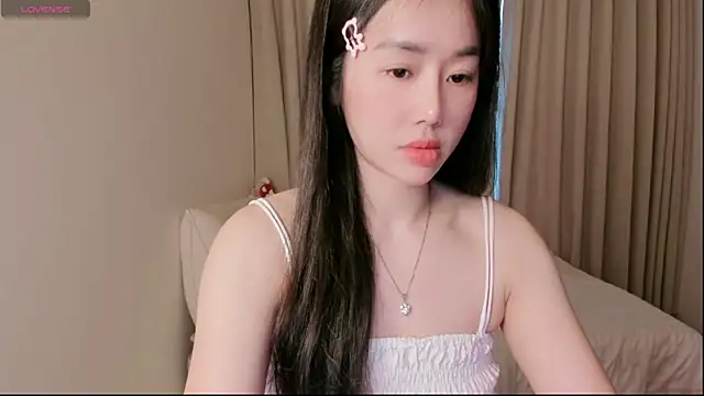 Snapshot of strawberry-ni chatting on 11, 10, 2025 strawberry-ni online show from 11, 10, 2025