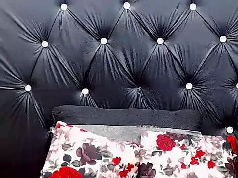 AppleAss02 online show from 23, 10, 2025