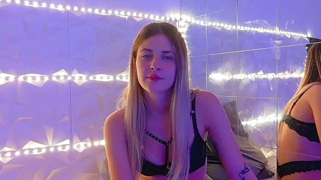 Aishha  online show from 11, 10, 2025