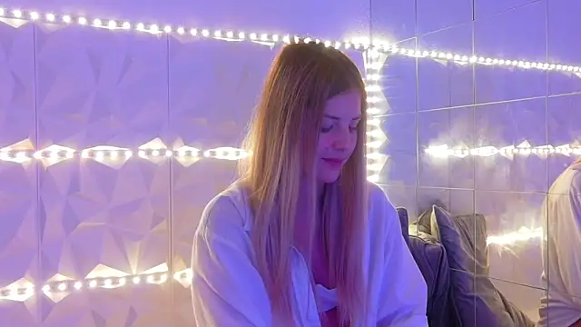 Aishha  online show from 7, 10, 2025