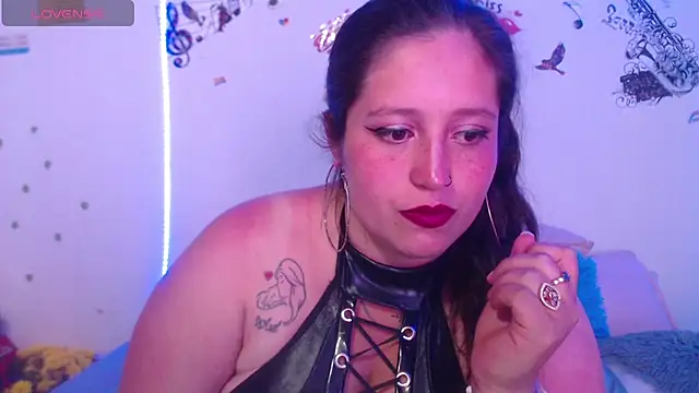 nahomy jonhs online show from 5, 10, 2025