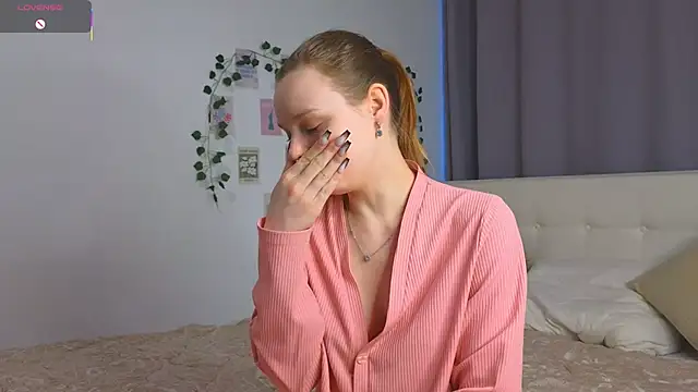 Snapshot of MandaReh chatting on 29, 11, 2025 MandaReh online show from 29, 11, 2025