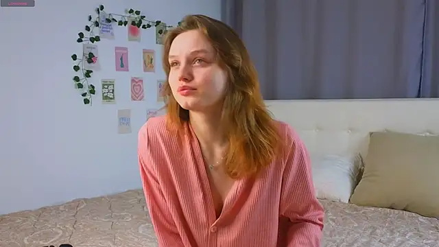 Snapshot of MandaReh chatting on 3, 12, 2025 MandaReh online show from 3, 12, 2025