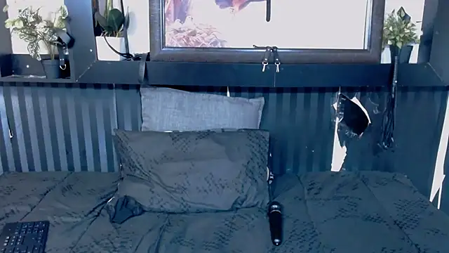 Snapshot of DarkQueen25x chatting on 11, 11, 2025 DarkQueen25x online show from 11, 11, 2025