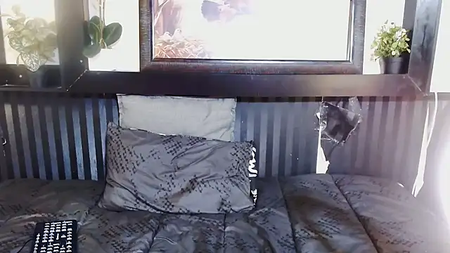 Snapshot of DarkQueen25x chatting on 11, 10, 2025 DarkQueen25x online show from 11, 10, 2025