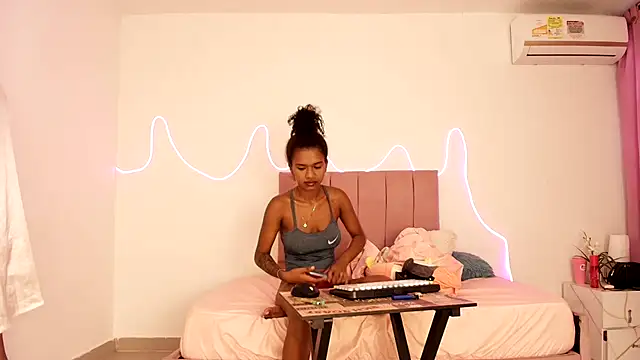 Snapshot of Valerin_salazar chatting on 21, 10, 2025 Valerin salazar online show from 21, 10, 2025