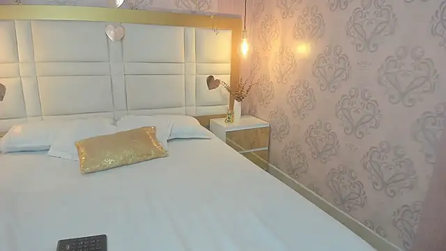 Briana 24 online show from 20, 11, 2025