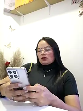 Daliz Leon online show from 23, 9, 2025