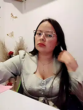 Daliz Leon online show from 15, 9, 2025
