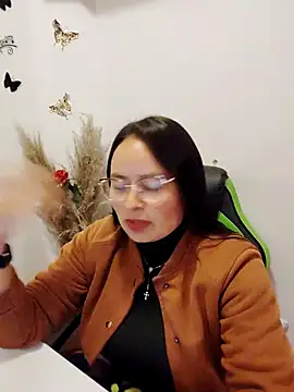 Daliz Leon online show from 1, 10, 2025