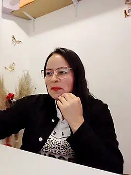 Daliz Leon online show from 23, 9, 2025