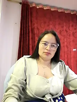 Daliz Leon online show from 12, 10, 2025