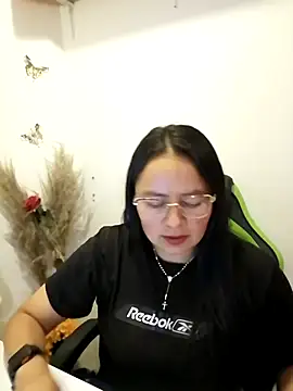 Daliz Leon online show from 3, 10, 2025