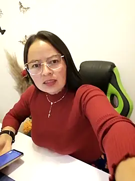 Daliz Leon online show from 2, 10, 2025