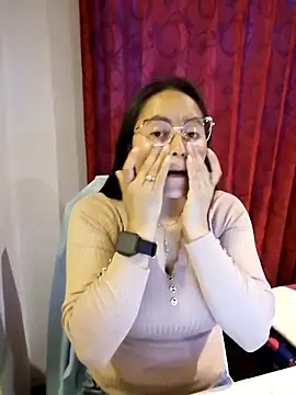 Daliz Leon online show from 5, 11, 2025