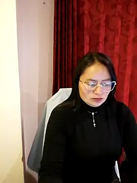 Daliz Leon online show from 25, 11, 2025