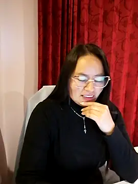 Daliz Leon online show from 7, 11, 2025